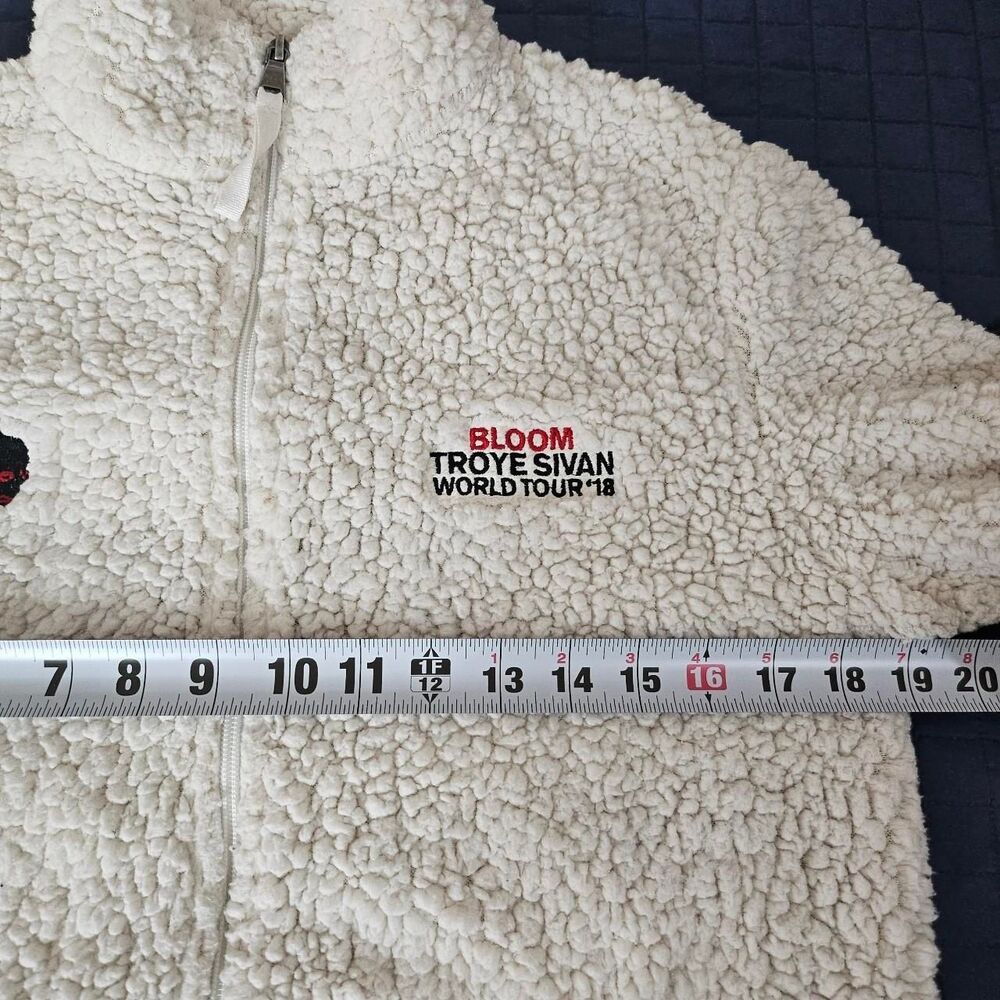 RARE Troye Sivan Bloom World Tour 2018 cream‎ sherpa fleece jacket Size M - Picture 6 of 8